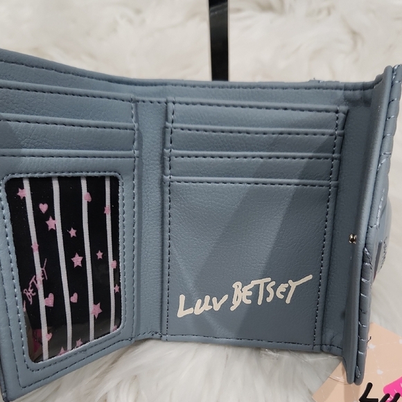🔹️Betsey Johnson🔹️ Denim LBCASH Blue Heart Quilted Wallet - Picture 7 of 8